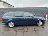 Gebraucht VW Passat 140 PS (102 kW) 2011 Blau Kombi