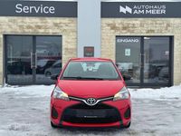 Gebraucht Toyota Yaris Basis 69 PS (50 kW) 2016 Rot Limousine