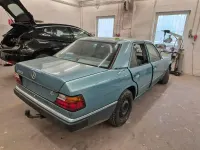 Gebraucht Mercedes 200 118 PS (86 kW) 1990 Grün Limousine