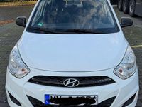 Gebraucht Hyundai i10 Edition 69 PS (50 kW) 2013 Weiß Kleinwagen