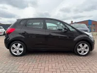 Gebraucht Kia Venga 125 PS (91 kW) 2010 Violet Kleinwagen
