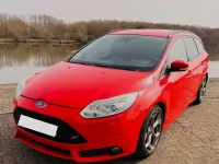 Usado Ford Focus ST 250 CV (183 kW) 2012 Rojo Familiar