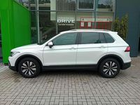 Gebraucht VW Tiguan Move 150 PS (110 kW) 2024 Oryxweiß perlmutteffekt (metallic) SUV
