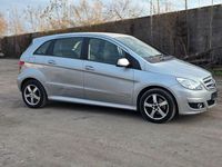 Gebraucht Mercedes B180 109 PS (80 kW) 2010 Silber Van / Kleinbus