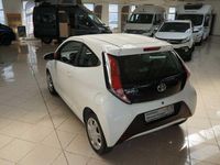 Gebraucht Toyota Aygo 69 PS (50 kW) 2017 Weiß Kleinwagen