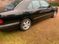 Gebraucht Mercedes E200 163 PS (119 kW) 2000 Schwarz Limousine