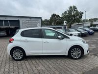 Gebraucht Peugeot 208 Style 82 PS (60 kW) 2017 Weiß Kleinwagen