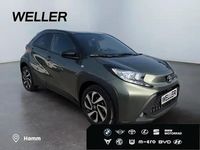 Gebraucht Toyota Aygo 72 PS (52 kW) 2023 Cardamon green / night sky black (schwarz) Kleinwagen