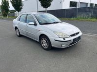 Używany Ford Focus Ghia 101 KM (74 kW) 2002 Szary Sedan/Limuzyna