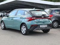 Neu Hyundai i20 Select 79 PS (58 kW) 2025 Mangroove green Kleinwagen