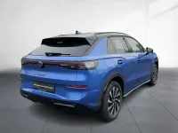 Gebraucht VW T-Roc Cabriolet R-line 150 PS (110 kW) 2025 Celestial blue metallic schwar SUV