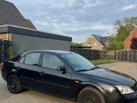 Second-hand Ford Mondeo Ambiente 145 CP (106 kW) 2001 Negru Berlinǎ