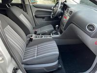 Gebraucht Ford Focus 116 PS (85 kW) 2009 Silber Kleinwagen