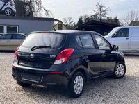 Gebraucht Hyundai i20 Edition 86 PS (63 kW) 2014 Schwarz Kleinwagen
