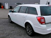 Gebraucht Opel Astra Edition 116 PS (85 kW) 2010 Weiß Kombi