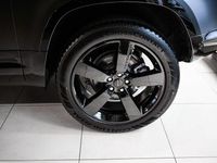 Neu Land Rover Defender HSE Dynamic 351 PS (258 kW) 2026 Santorini black SUV