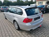 Gebraucht BMW 318 143 PS (105 kW) 2012 Silber Kombi