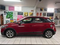 Gebraucht Hyundai i20 Select 101 PS (74 kW) 2017 Rot Limousine