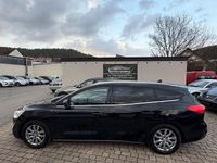 Gebraucht Ford Focus Cool & Connect 125 PS (91 kW) 2018 Schwarz Kombi