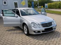 Usado Mercedes E200 136 CV (100 kW) 2009 Plateado Berlina