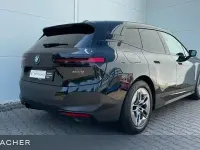 Gebraucht BMW iX Shadowline 239 kW (326 PS) 2022 Saphirschwarz metallic SUV