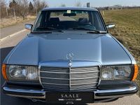Gebraucht Mercedes 200 109 PS (80 kW) 1982 Silber Limousine