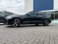 Gebraucht Volvo V60 Plus 197 PS (144 kW) 2025 Schwarz Kombi