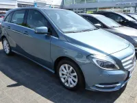 Gebraucht Mercedes B180 122 PS (89 kW) 2012 Blau Kleinwagen
