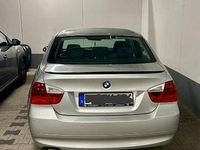Gebraucht BMW 318 129 PS (94 kW) 2007 Silber Limousine