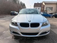 Gebraucht BMW 318 142 PS (104 kW) 2009 Silber Limousine