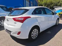 Gebraucht Hyundai i30 101 PS (74 kW) 2015 Weiß Limousine