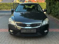 Gebraucht Kia Ceed 90 PS (66 kW) 2010 Schwarz Kleinwagen