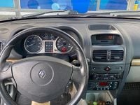 Gebraucht Renault Clio II Initiale 72 PS (52 kW) 2003 Rot Kleinwagen