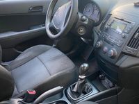 Gebraucht Hyundai i30 99 PS (72 kW) 2012 Schwarz Kleinwagen