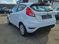 Gebraucht Ford Fiesta Trend 75 PS (55 kW) 2016 Weiß Kleinwagen