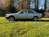 Gebraucht Mercedes 190 72 PS (52 kW) 1988 Gold Limousine