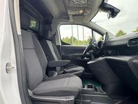 Neu Opel Combo 102 PS (75 kW) 2025 Weiß Limousine