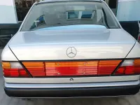 Second-hand Mercedes E300 179 CP (131 kW) 1988 Argintiu Berlinǎ