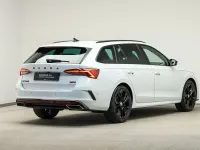 Gebraucht Skoda Octavia RS 200 PS (147 kW) 2023 Moonweiß perleffekt/moonweiss metallic (metallic) Kombi
