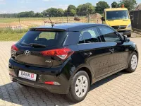Gebraucht Hyundai i20 Trend 101 PS (74 kW) 2016 Phantom black. / mic Kleinwagen