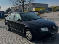 Gebraucht VW Bora Edition 75 PS (55 kW) 2000 Schwarz Limousine