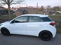 Gebraucht Hyundai i20 Trend 84 PS (61 kW) 2017 Weiß Kleinwagen