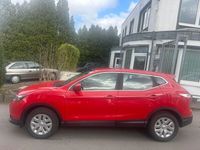 Gebraucht Nissan Qashqai Visia 116 PS (85 kW) 2015 Rot SUV