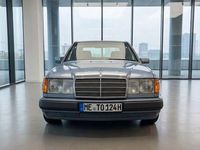 Second-hand Mercedes E230 132 CP (97 kW) 1992 Albastru Berlinǎ