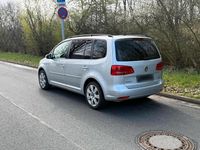 Używany VW Touran 102 KM (75 kW) 2012 Srebrny Minivan