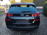 Gebraucht Hyundai i30 101 PS (74 kW) 2018 Schwarz Kombi
