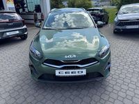 Neu Kia Ceed Sportswagon Plus 140 PS (102 kW) 2025 Grün Kombi