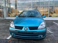 Używany Renault Clio II 88 KM (64 kW) 2002 Niebieski Hatchback