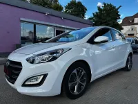 Gebraucht Hyundai i30 Passion Plus 135 PS (99 kW) 2017 Weiß Limousine