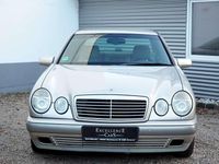 Gebraucht Mercedes E220 Classic 95 PS (69 kW) 1997 Beige Limousine